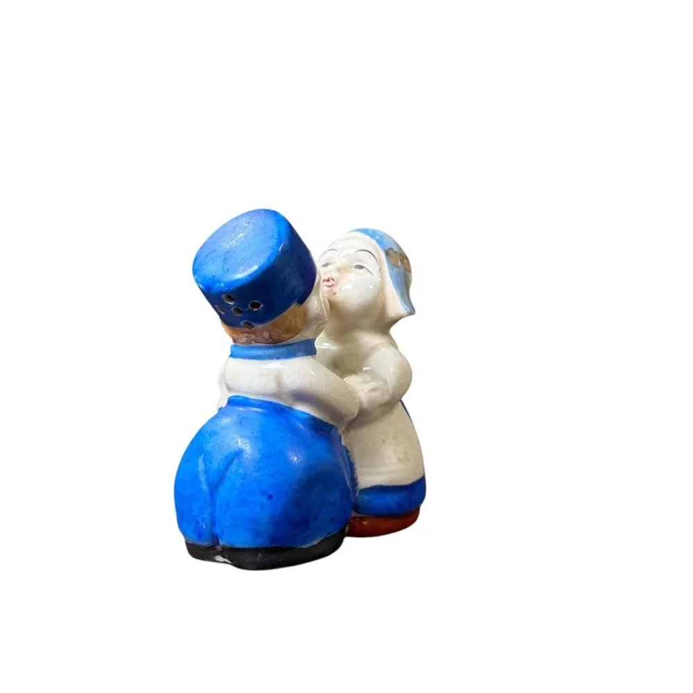 Vintage Japan Dutch‎ Couple Kissing Salt Pepper Shakers Blue White Ceramic Set